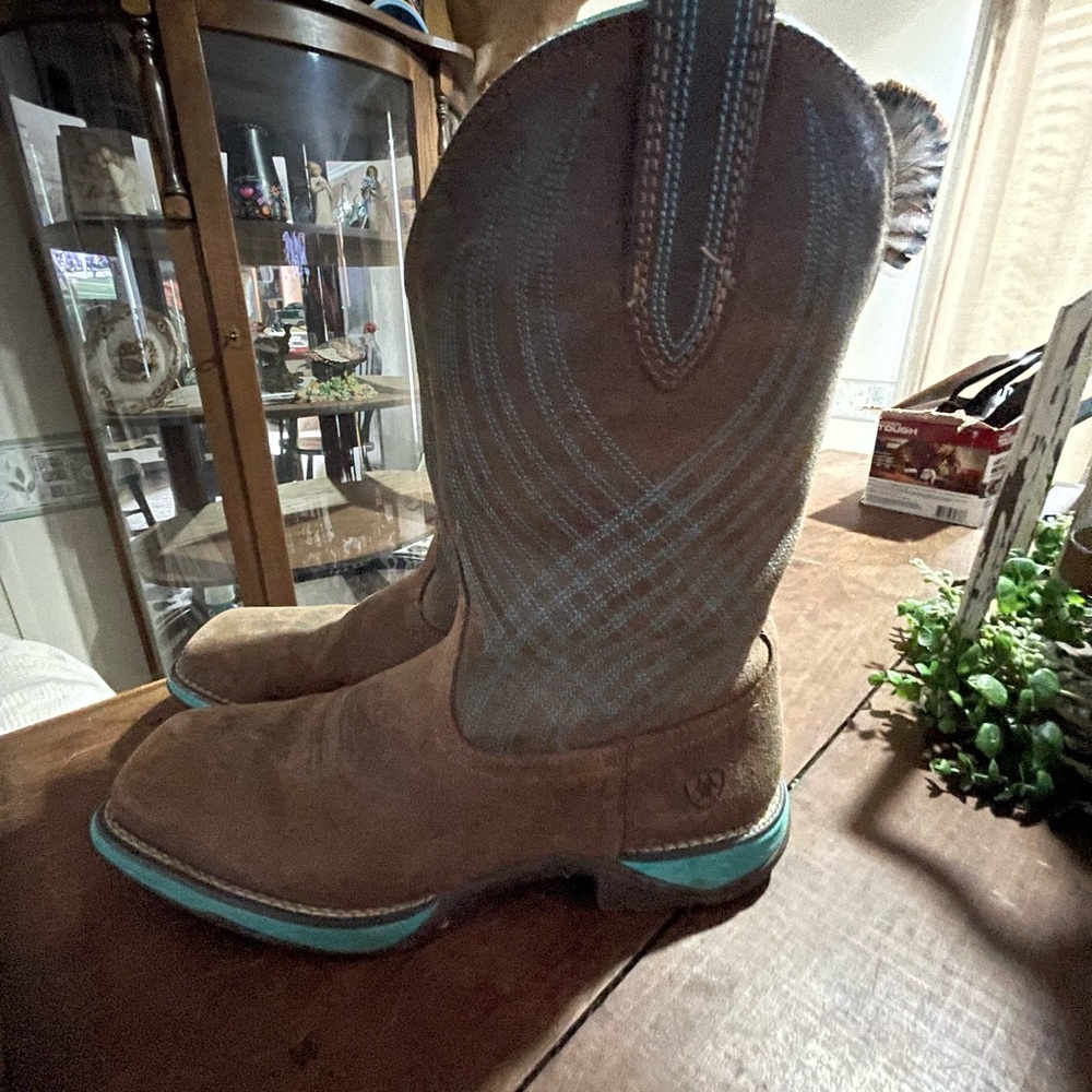 Women’s Ariat boots size 10 B